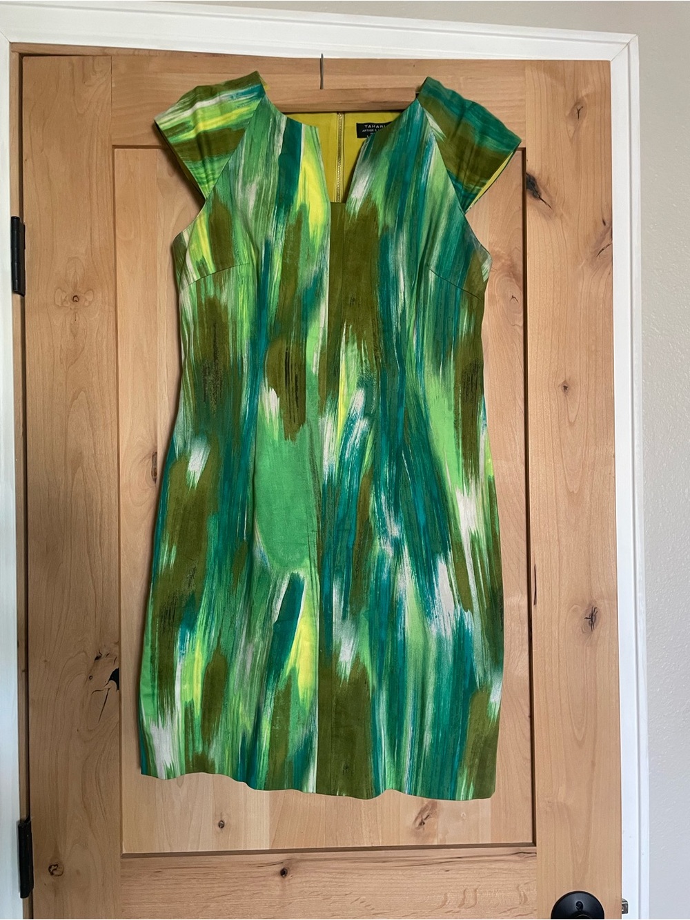 Tahari Arthur S. Levine Petite Abstract Sheath Dress – Size 4P